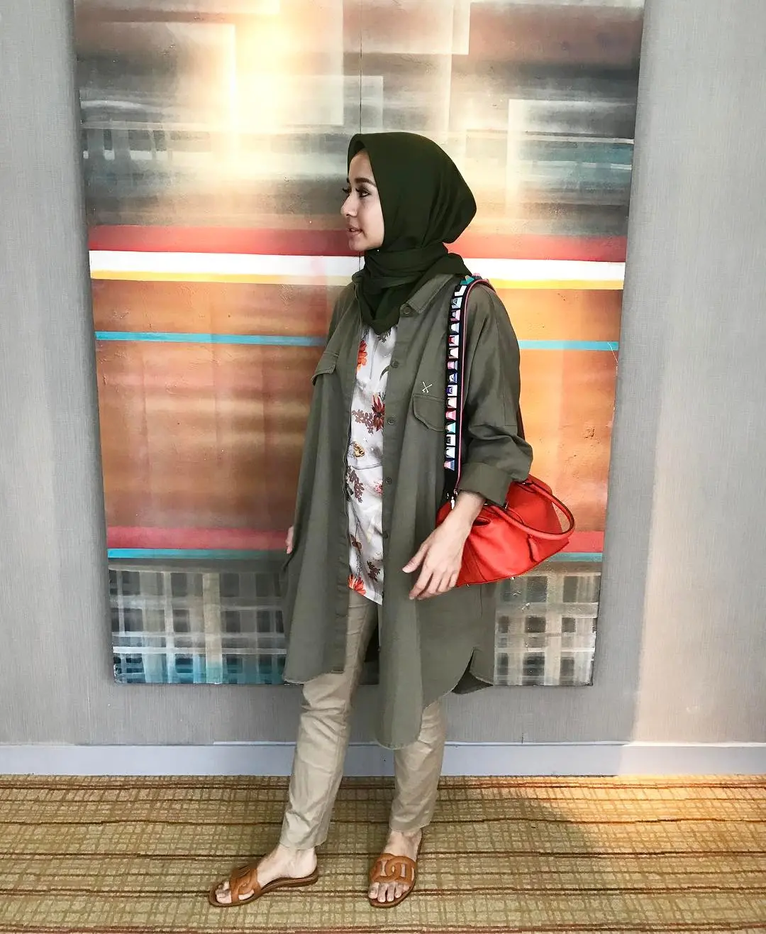 Gaya hijab yang simple dan casual ala selebriti cantik. (sumber foto: @laudyacynthiabella/instagram)