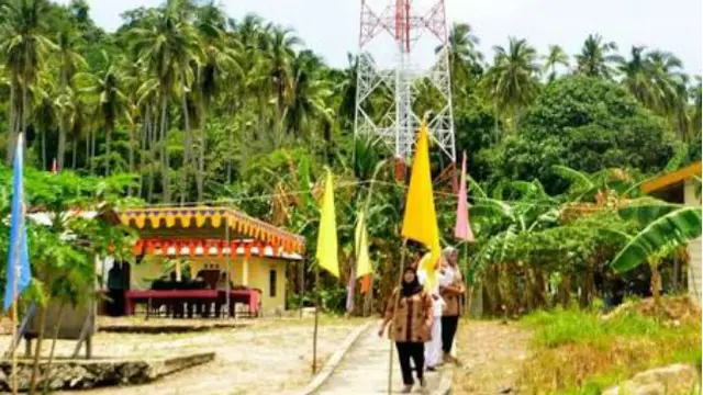 Minim Sinyal Warga Lingga Menyebrang Berjam-jam