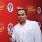 Dokter Spesialis Kesehatan Olahraga, Nanang Tri Wahyudi berpose usai wawancara dengan  Liputan6.com pasca penandatangan MoU antara Kemenpora dan PT Kalbe Farma Tbk di Jakarta, Jumat (27/11/2015). (Liputan6.com/Helmi Fithriansyah)