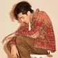 Kris Wu masih cukup sering menjalani pemotretan. Dengan pakaian serta gaya di depan kamera yang cukup santai, ia memiliki daya tarik sendiri.(Liputan6.com/IG/@kriswu)