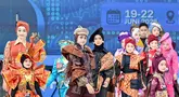 Para model cilik memperagakan karya mereka dalam peragaan busana Bhayangkara sebagai bagian dari peringatan 80 tahun Kepolisian Republik Indonesia, di Banda Aceh, Senin 22 Juni 2026. (CHAIDEER MAHYUDDIN/AFP)