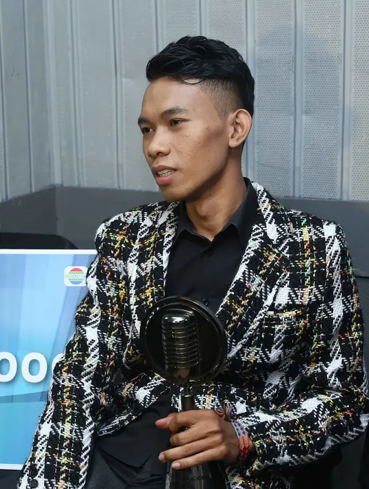 Nantinya acara ‘Stand Up Comedy Club’ tak hanya menampilkan Cemen sang juara namun juga peserta dan 10 besar. Acara ini melibatkan semua mulai dari juri, host, mentor dan tentunya para peserta. (Nurwahyunan/Bintang.com)