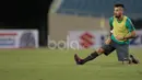 Gelandang Timnas Indonesia, Stefano Lilipaly, melakukan pemanasan saat latiihan resmi terakhir jelang melawan Vietnam dalam laga leg kedua semifinal Piala AFF 2016 di Stadion My Dinh, Hanoi, Vietnam, Selasa (6/12/2016). (Bola.com/Peksi Cahyo)