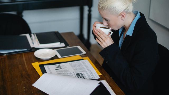 Ilustrasi melihat portofolio