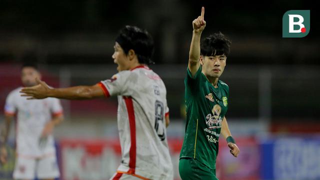 Foto: Taisei Marukawa Cetak Gol, Borneo FC Kalahkan Persebaya Surabaya di Laga Terakhir BRI Liga 1