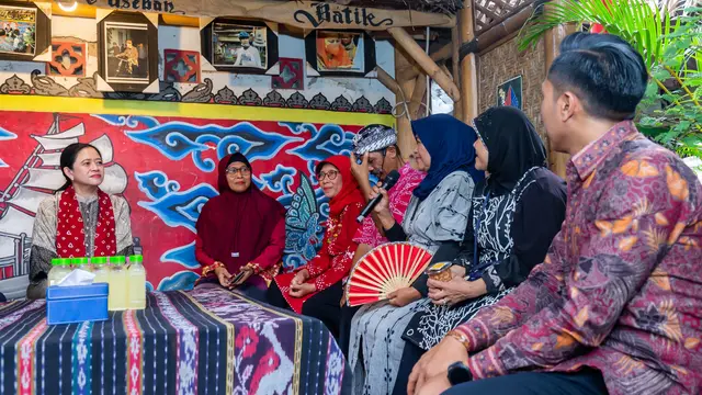 Puan Keliling Kampoeng Djadhoel