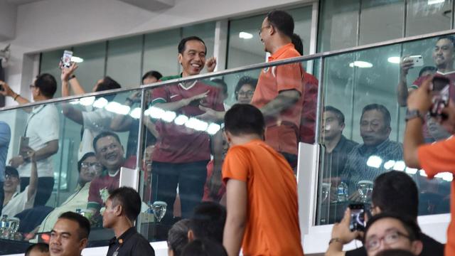 Anies dan Jokowi di Laga Final Piala Presiden