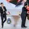 Pelatih Timnas Indonesia, John Herdman, tampak tersenyum saat Ketua PSSI, Erick Thohir, akan memberikan jersey pada acara perkenalan pelatih baru Timnas Indonesia di Hotel Mulia Senayan, Jakarta, Selasa pagi (13/1/2026). (Bola.com/Bagaskara Lazuardi)