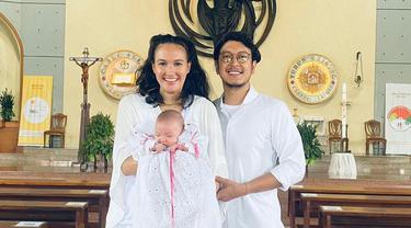 Keluarga Nadine Chandrawinata - Dimas Anggara. (Instagram/ https://www.instagram.com/nadinelist/)