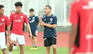 Hokky Caraka dan Gerald Vanenburg dari Timnas Indonesia U-23 (Instagram/geraldvanenburgofficial)