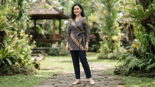 Model Atasan Batik Wanita Elegan Panjang Terbaru yang Nyaman untuk Pinggul Besar