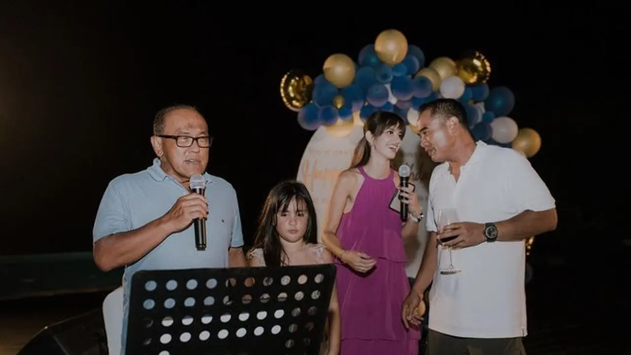 Nia Ramadhani rayakan ultah mertuanya, Aburizal Bakrie