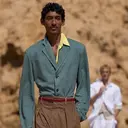 Model Indonesia Viknes Waren Beraksi di Show Jacquemus Paris Fashion Week