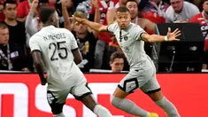 Dalam sebuah laga sepak bola, mencetak gol dalam waktu cepat setelah kickoff dilakukan tentu menjadi sesuatu yang istimewa. Tercatat ada beberapa pemain yang mampu melakukannya di 5 liga top Eropa hingga kini dan bertahan menjadi rekor. Berikut rekor gol tercepat di 5 liga top Eropa hingga kini. (AFP/Denis Charlet)
