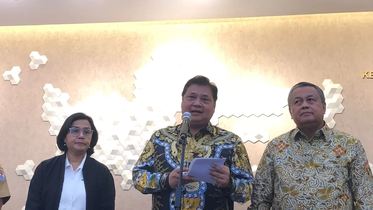 Pemerintah akan menyalurkan bantuan langsung tunai (BLT) kepada 18,8 juta penduduk miskin senilai Rp 200.00 per bulan, yang akan diberikan selama tiga bulan hingga Maret 2024.