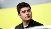 Zac Efron Telanjang Dada dan Loncat Dari Tebing