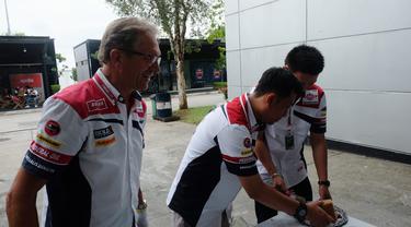 Toni dan Tim Federal Oil Gresini Moto2