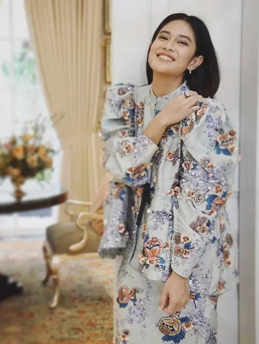 Setelah lulus dalam penulisan script, Dian pun mencoba memberanikan diri untuk menulis script. Ia ditantang membuat script film pendek.  (Instagram/therealdisastr)