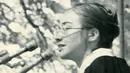 Hillary Clinton ketika mahasiswi berpidato di kampusnya Wellesley College di Boston, Massachusetts, AS, pada tahun 1969. (Wellesley College Archives/Handout via REUTERS)