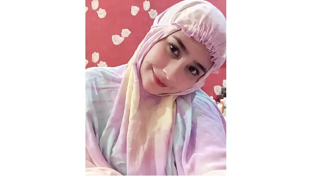 Seleb pakai mukena (Sumber: Instagram//prillylatuconsina96)