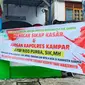 Spanduk berisi desakan Kapolres Kampar dicopot karena dinilai arogan terhadap guru dan kepala desa di Kabupaten Kampar. (Liputan6.com/Istimewa)