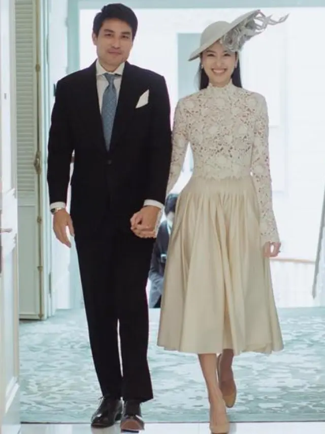 Nong Poy bersama tunangannya Oak Phakwa Hongyok di pesta lajang. (Instagram/@niyadarweddinganswer)