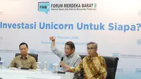 Menkominfo Rudiantara (tengah), Ketua Dewan Komisioner OJK Wimboh Santoso (kanan) dan Kepala BKPM Thomas Lembong  dalam diskusi Forum Merdeka Barat (FMB) 9 bertajuk 'Investasi Unicorn untuk Siapa?' di Jakarta, Selasa (26/2). (Liputan6.com/Herman Zakharia)