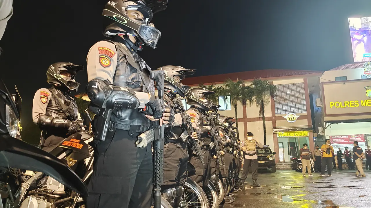 Tim Patroli Perintis Presisi Polres Metro Depok melaksanakan patroli untuk mencegah kriminalitas di Kota Depok. (Liputan6.com/Dicky Agung Prihanto)