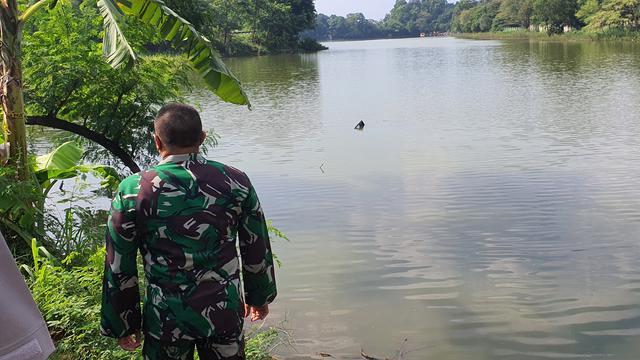 Helikopter jatuh di Depok. (Liputan6.com/Dicky Agung Prihanto)