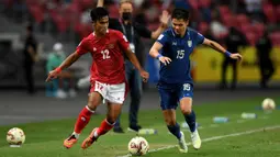 Meski akhirnya Timnas Indonesia lagi-lagi gagal menyabet gelar juara Piala AFF usai tunduk dari Thailand dengan agregat 2-6, Pratama Arhan mampu terpilih sebagai pemain muda terbaik pada ajang tersebut. (AFP/Roslan Rahman)