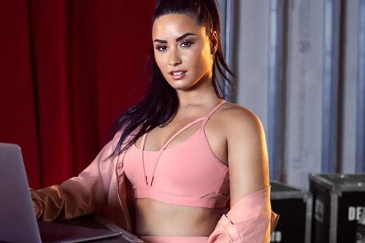 Demi Lovato menuliskan pesan untuk semua penggemarnya./Copyright  Instagram.com/ddlovato