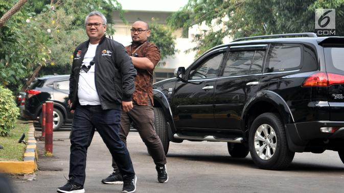 Ketua KPU Arief Budiman saat tiba untuk mendampingi pasangan bakal capres-cawapres Joko Widodo atau Jokowi-Ma'ruf Amin tes kesehatan di RSPAD Gatot Subroto, Jakarta, Minggu (12/8). (Merdeka.com/Iqbal Nugroho)