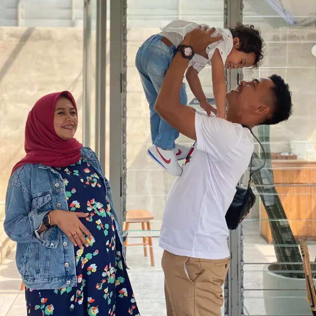Asep Berlian bersama keluarga
