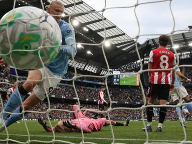 Manchester City berhasil memetik poin penuh dalam laga lanjutan Liga Inggris 2025/2026 saat menjamu Brentford di Etihad Stadium, Manchester, Inggris, Sabtu (09/05/2026) waktu setempat. (AFP/Darren Staples)