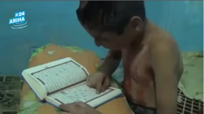 Tubuh Berlumuran Darah, Bocah Ini Terus Membaca Alquran