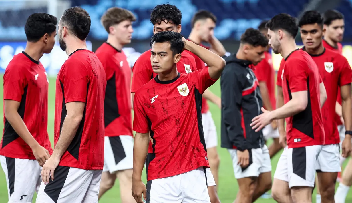 Laga melawan Australia menjadi ujian pertama bagi pelatih Patrick Kluivert sejak kali pertama diperkenalkan PSSI sebagai pelatih Timnas Indonesia, Minggu (12/1/2025) sore WIB. (DAVID GRAY/AFP)