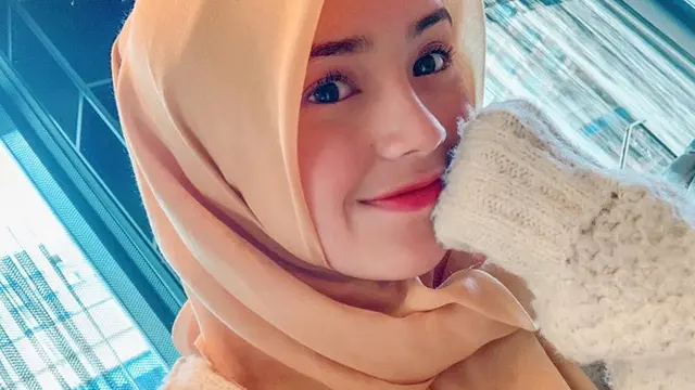 Cantik Bikin Pangling, Ini 6 Potret Baby Tsabina dengan Balutan Hijab