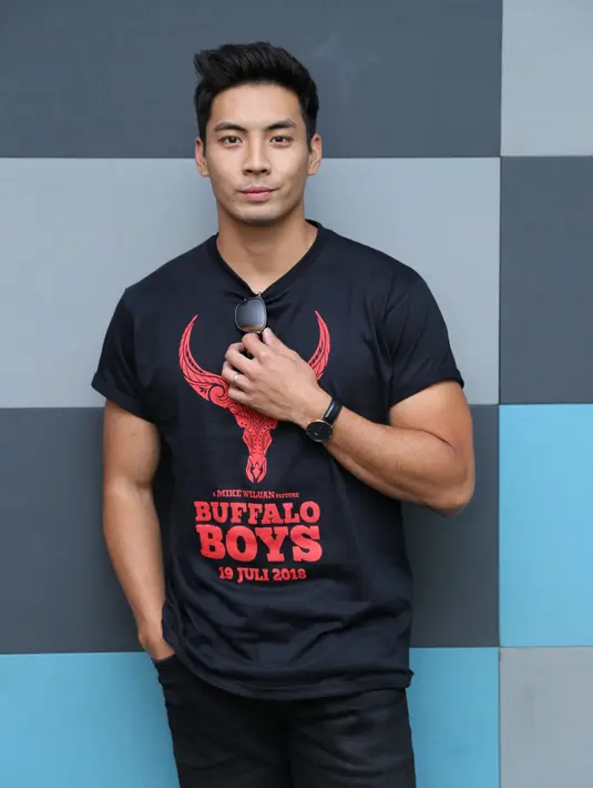 Dalam film yang akan tayang serentak di bioskop sejak 19 Juli silam, Yoshi berperan sebagai Suwo. Dan mendapat lawan main dengan Pevita Pearce dan Ario Bayu. (Adrian Putra/Bintang.com)