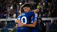 Selebrasi pemain Como saat melumat Manchester United di Liga Champions (AFP)