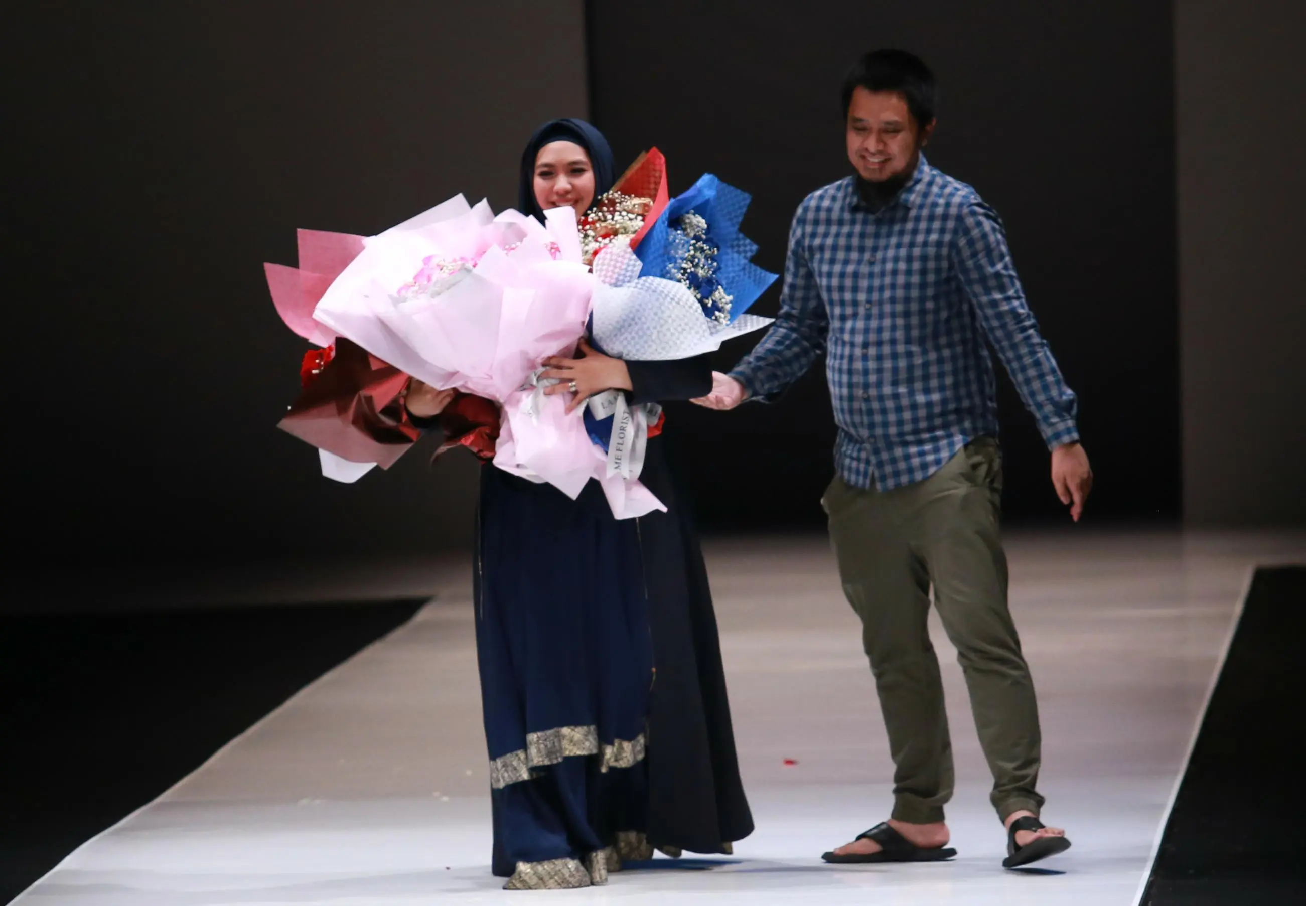 Oki Setiana Dewi dan suaminya; Ory Vitrio. (Adrian Putra/bintang.com)