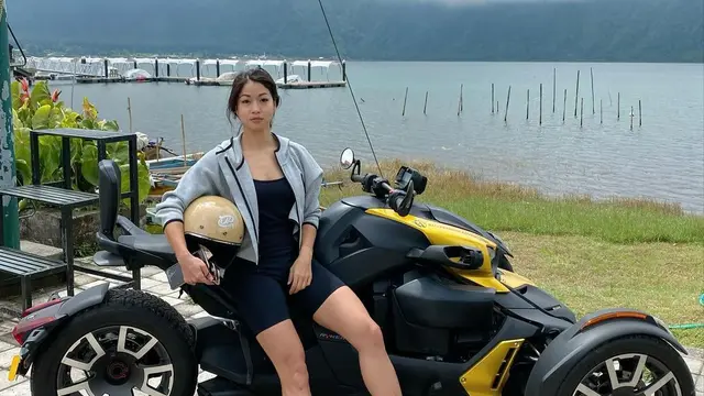 6 Potret Terbaru Karenina Sunny yang Tampil Keren Saat Naik Moge - Hot ...