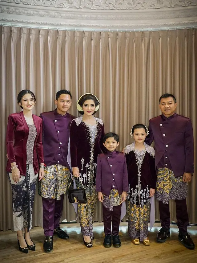 Sarah Menzel dan keluarga Hermansyah (Instagram/ashanty_ash)