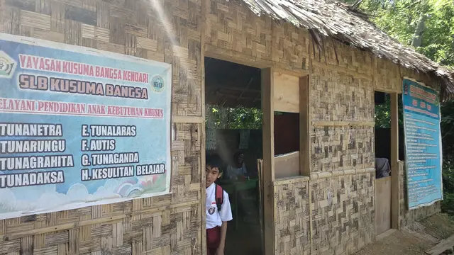 Tawa Belasan Siswa Disabilitas yang Menuntut Ilmu di Gubuk Ujung Hutan