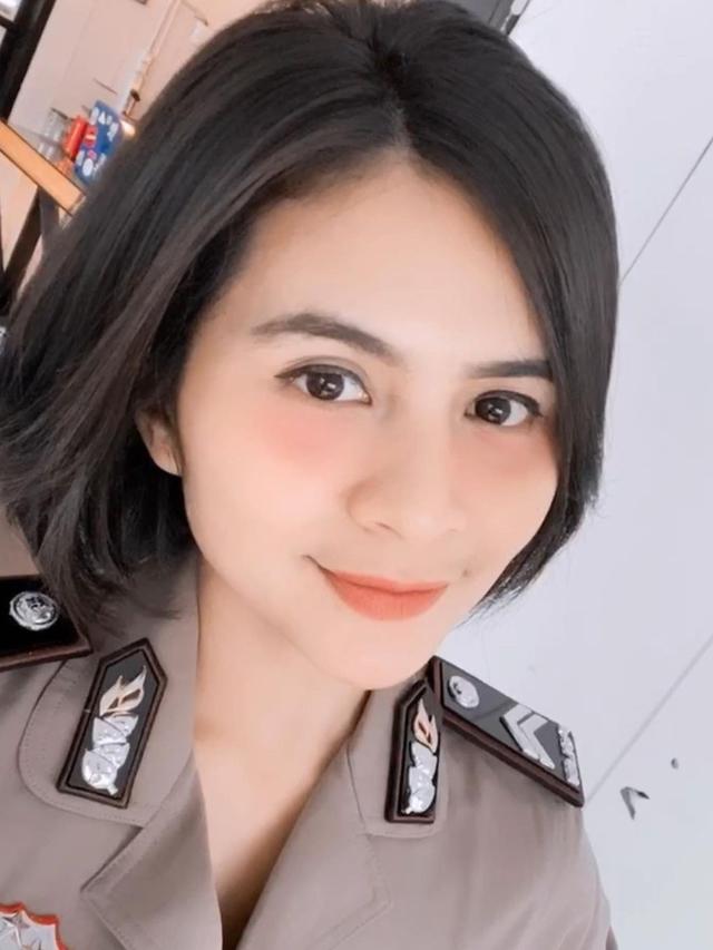 6 Pesona Briptu Sefin, Polwan Cantik yang Parasnya Disebut Mirip Artis