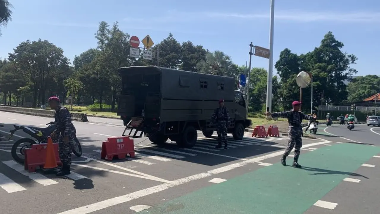Penyekatan di Depan Tugu Tani