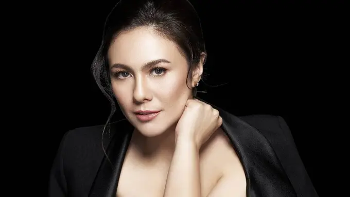 FOTO: Gaya Penampilan Wulan Guritno saat Pakai Blazer, Tetap Menawan