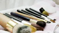 Mencuci Kuas Make Up dengan Bahan Dapur