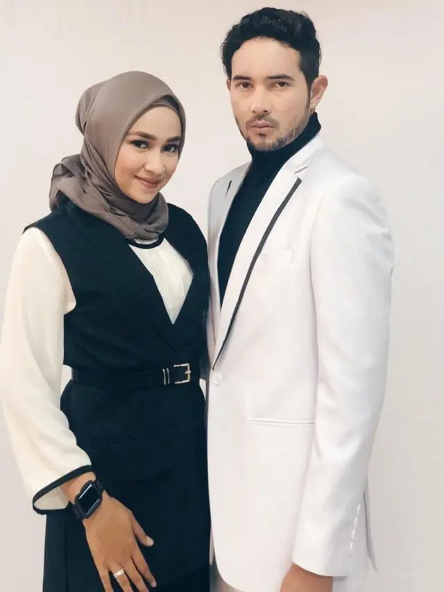 Donny Michael dan Aryani Fitriana (https://www.instagram.com/p/B4j9A9vA2eq/)