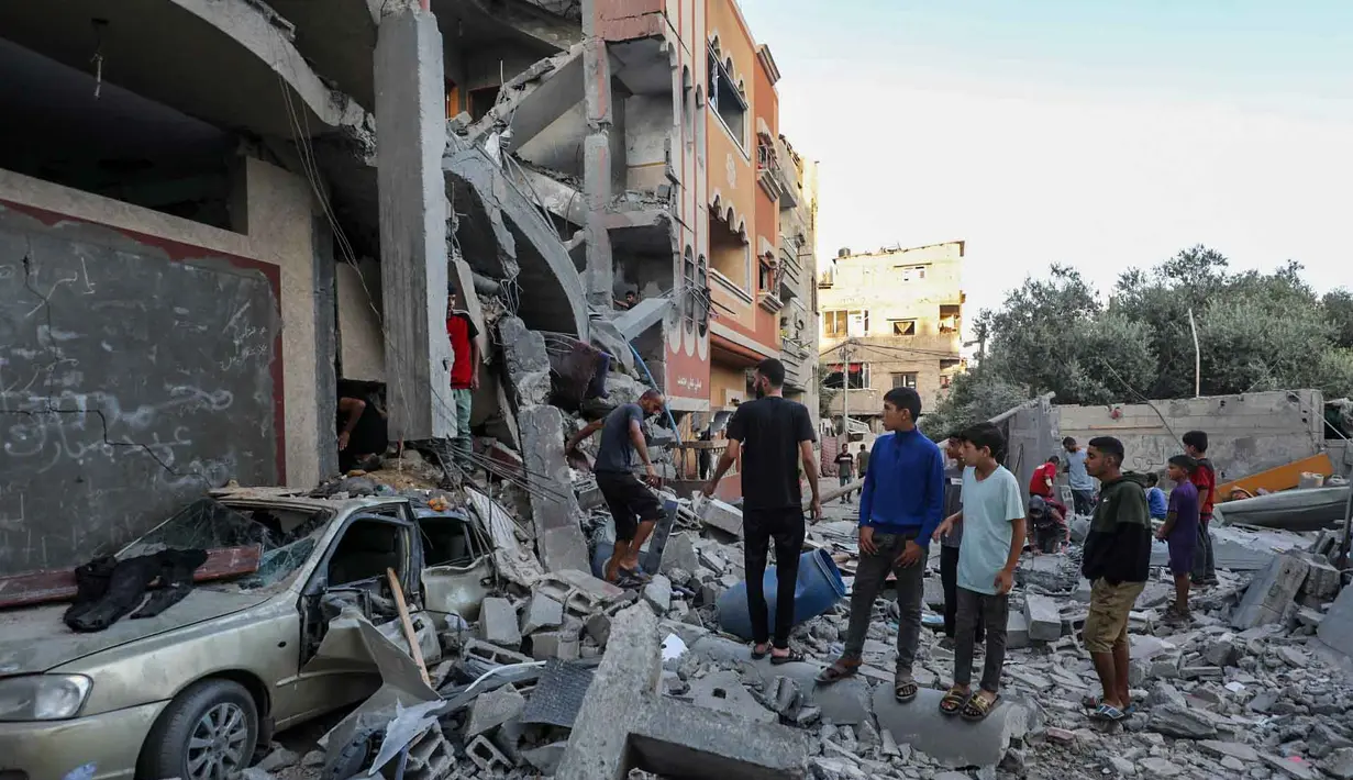 Sementara ada lebih dari 167.160 orang terluka, dengan ribuan lainnya diyakini terkubur di bawah reruntuhan. (Eyad BABA/AFP)
