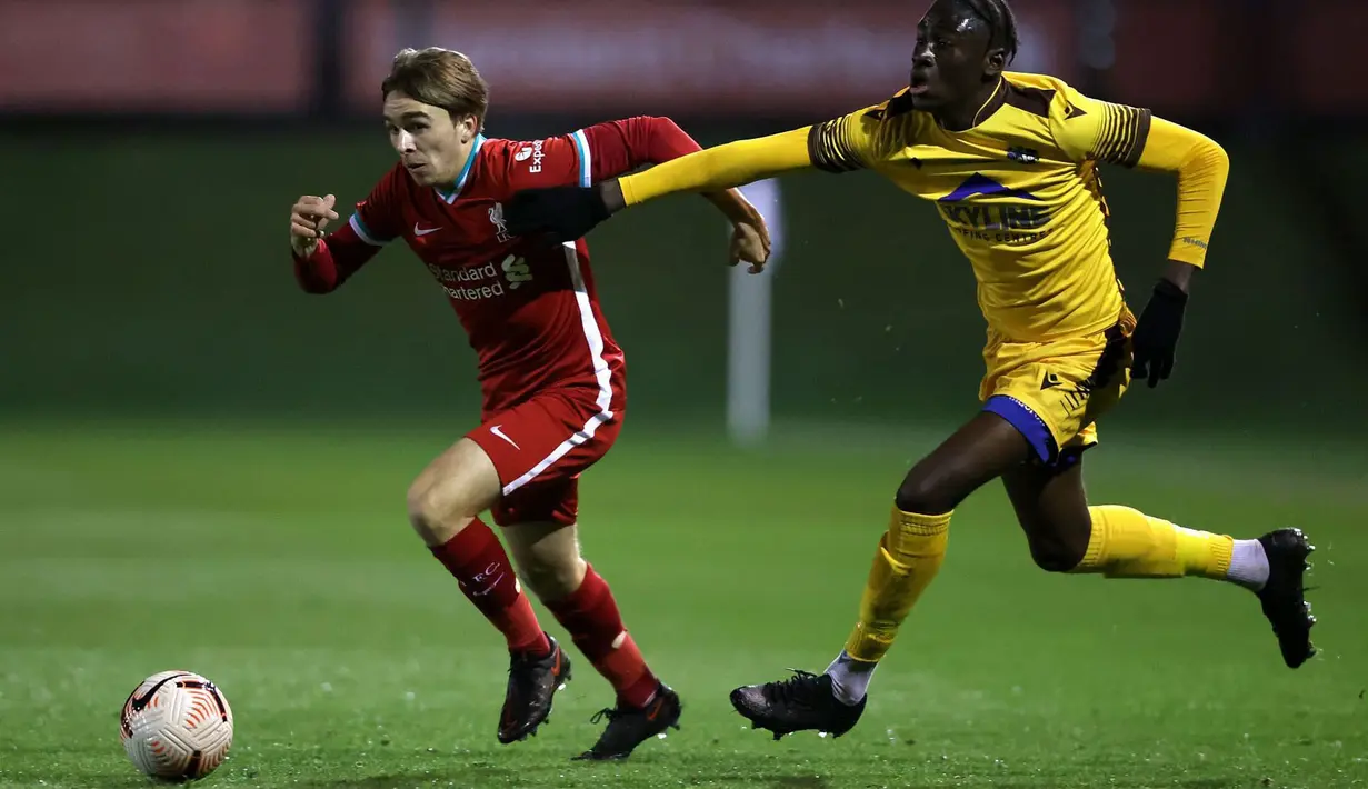 James Norris merupakan prospek masa depan Liverpool. Memulai kariernya dari akademi, Norris dipercaya untuk tampil di skuat utama saat berumur 16 tahun 8 bulan dan 13 hari. Kala itu, ia dimainkan sebagai pemain pengganti di laga Perempatfinal Carabao Cup saat melawan Aston Villa. (AFP/Ian Kington)
